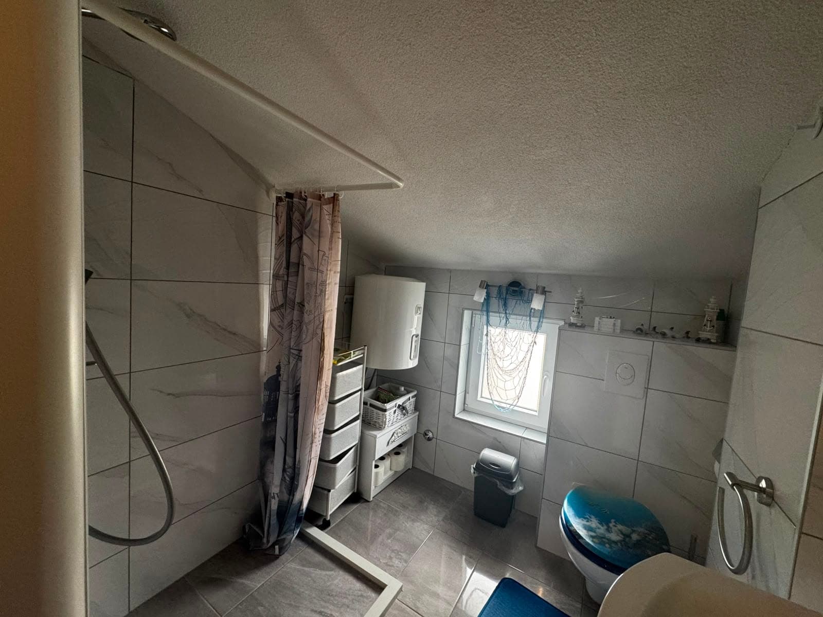 Bathroom in marble look