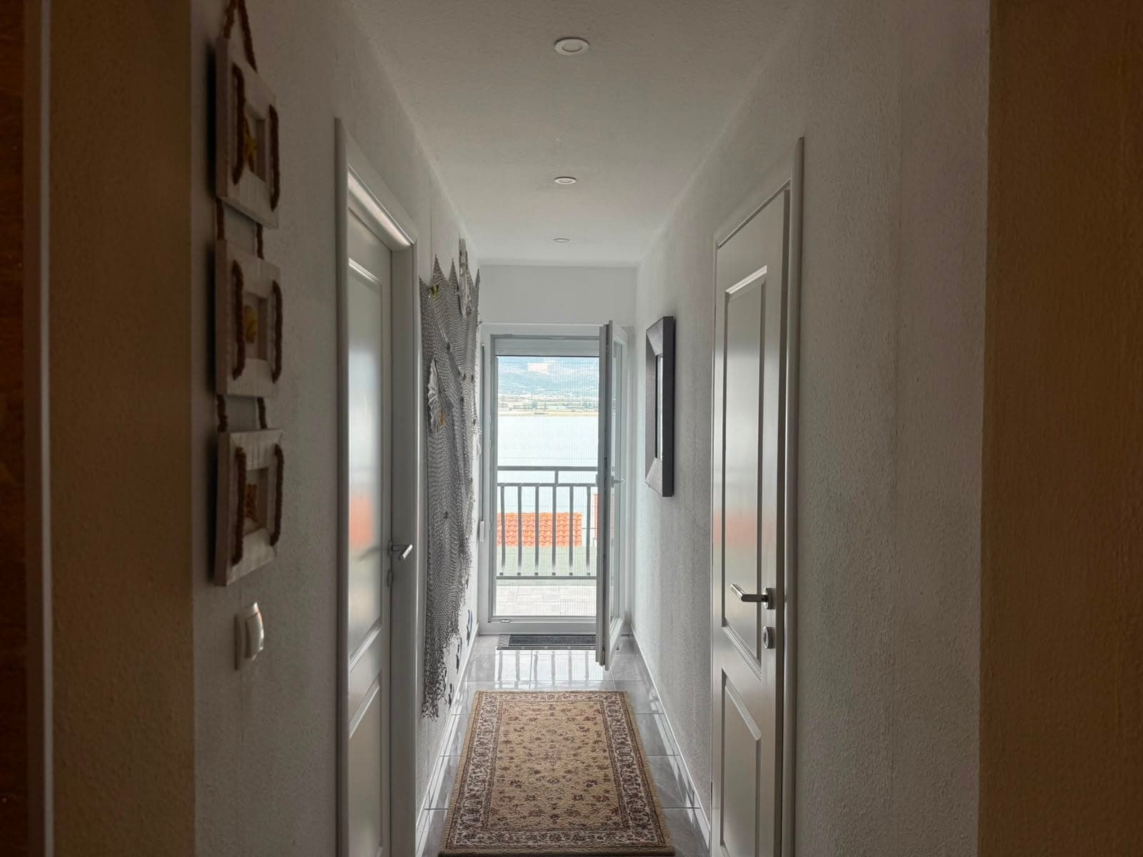 Hallway with balcony door and sea view